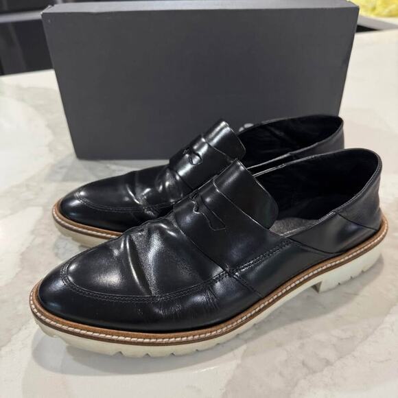 Ecco Incise Tailored Leather SlipOn Loafer Womens Size 8 Black Minimalist Preppy - Picture 2 of 9